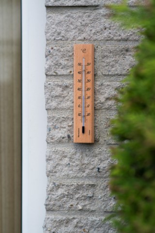 Fali hőmérő 19 cm x 4 cm x 1 cm fa világosbarna
